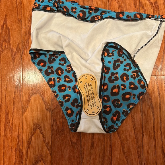 Adorable blue leopard print two piece swimsuit. Brand unknown. Size M. NWOT - Picture 3 of 3